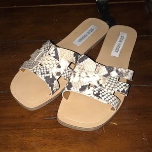 Snake Print Sandals 🐍